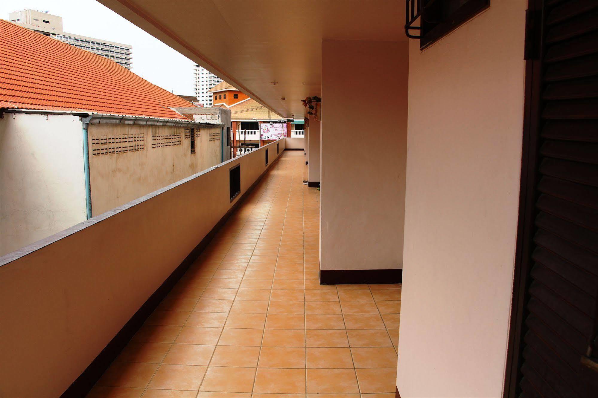 Jomtien Good Luck Apartment Praia de Jomtien Exterior foto